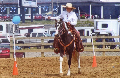 Erin Seiler na NASH klisně I'm a Cool Moon při soutěži Shooting Horse ve Woosteru, Ohio, dne 13. 5. 2012